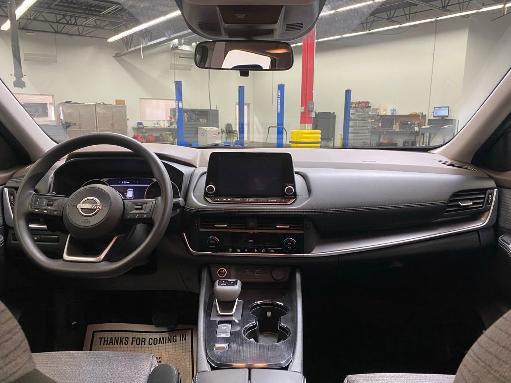 Used 2023 Nissan Rogue SV image 16