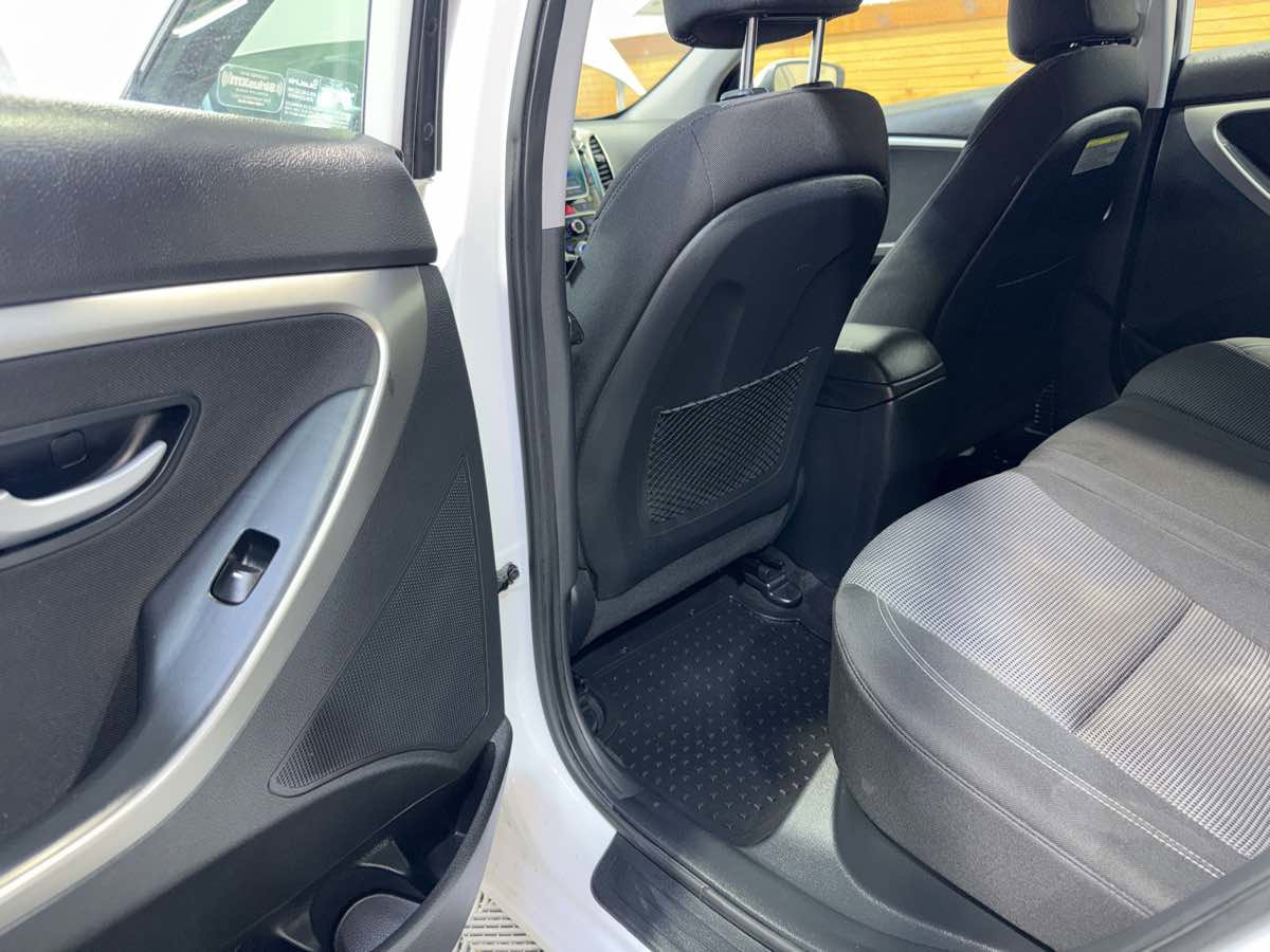 Used 2017 Hyundai Elantra GT image 21