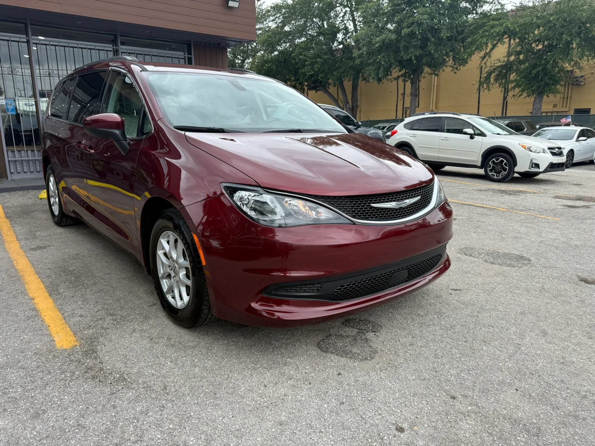 Used 2021 Chrysler Voyager Lxi FWD image 3