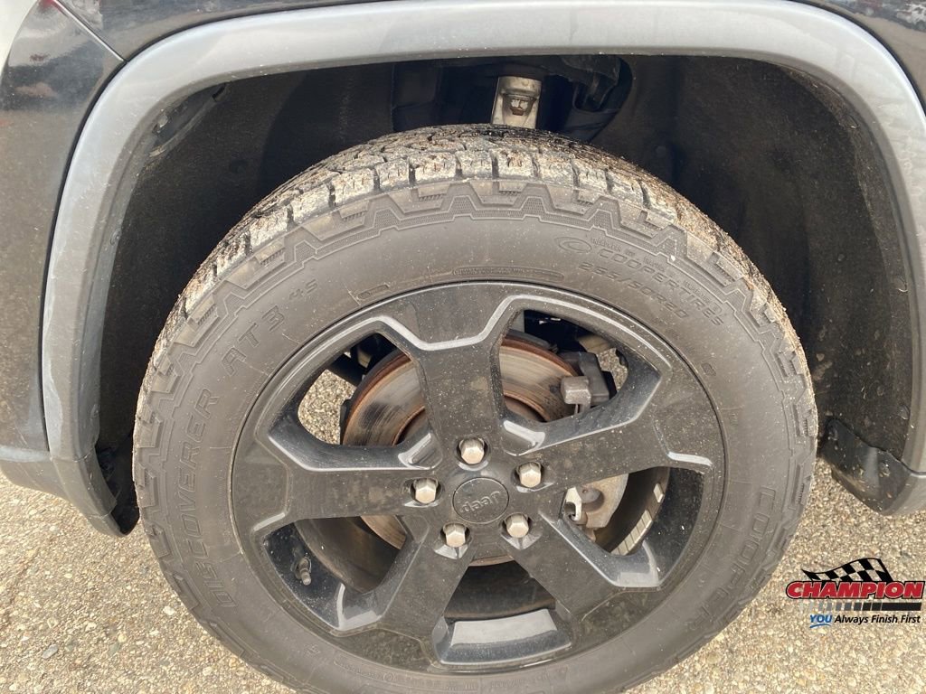Used 2018 Jeep Grand Cherokee Laredo AWD/4WD image 11