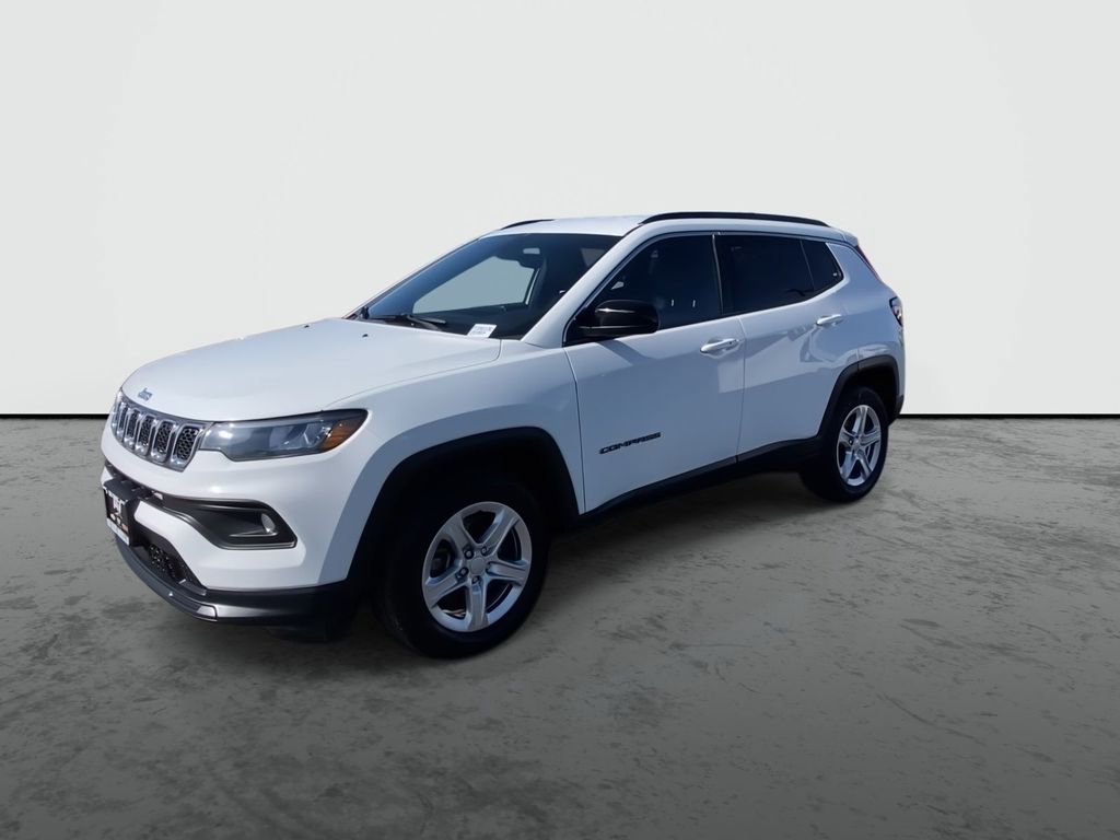 Used 2023 Jeep Compass Latitude image 4