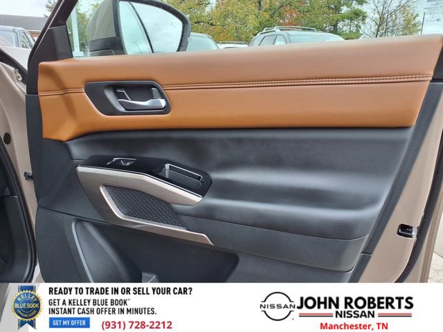 Used 2024 Nissan Pathfinder Platinum w/ Cargo Package image 21