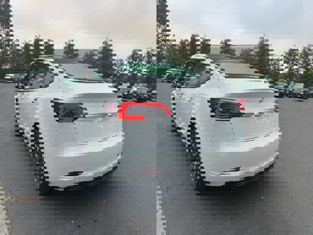 Used 2023 Tesla Model 3 Standard Range image 4