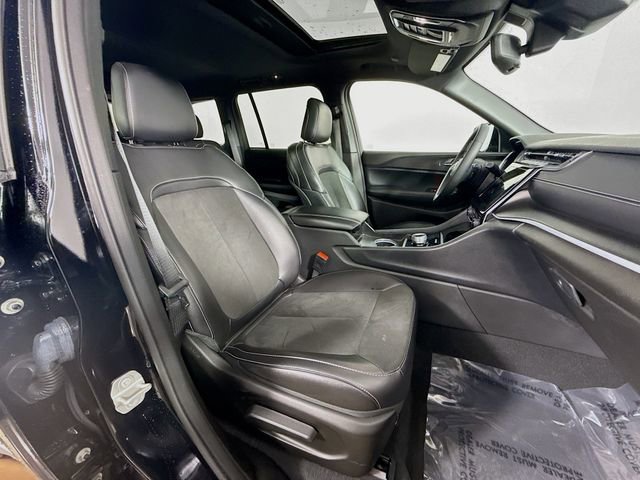 Used 2024 Jeep Grand Cherokee Altitude image 27