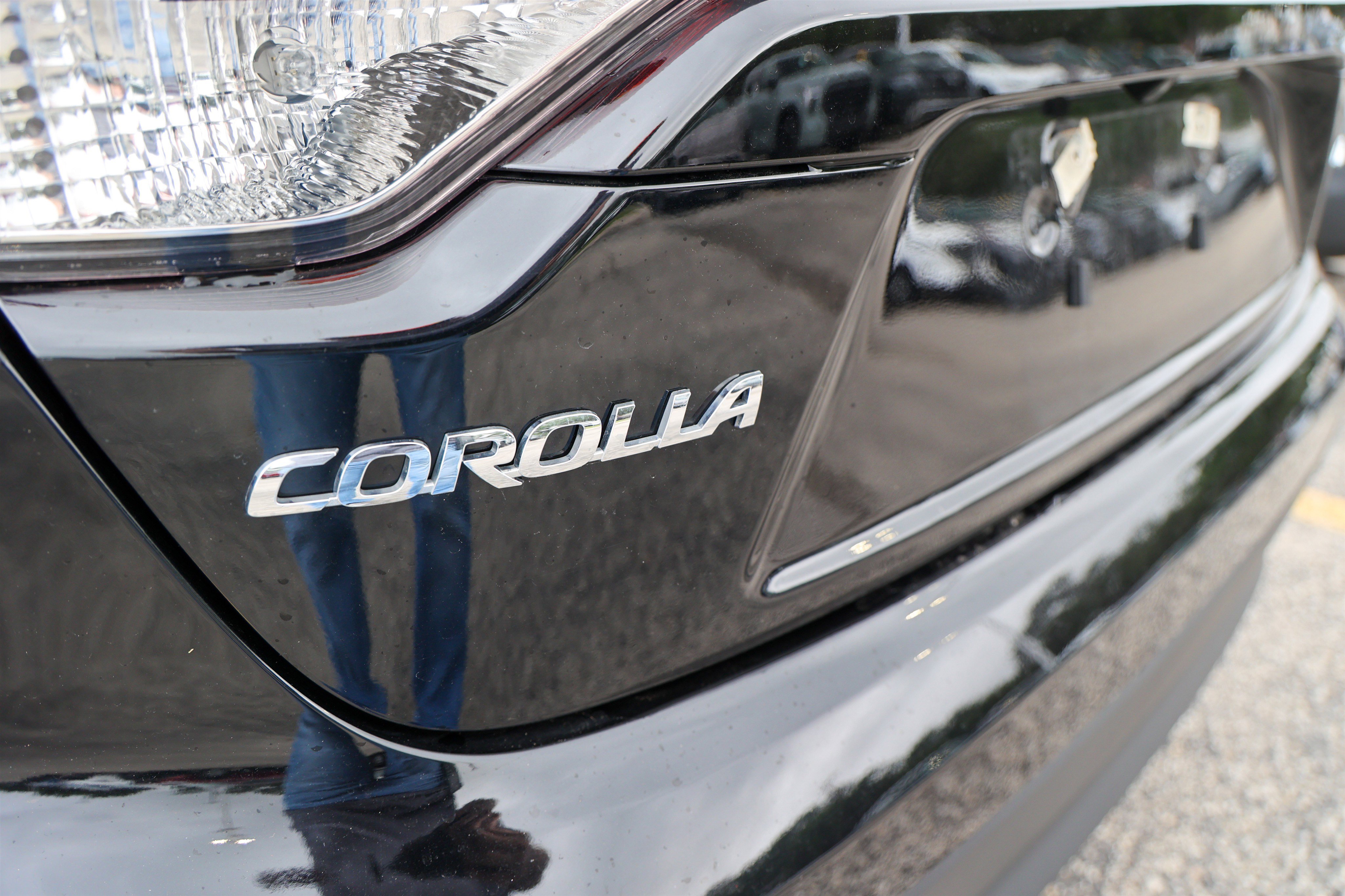 Certified 2025 Toyota Corolla LE FWD image 10