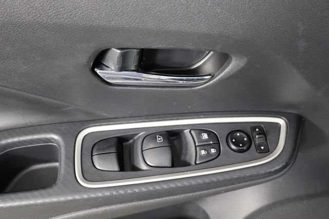 Used 2022 Nissan Versa SR w/ Convenience Package FWD image 20