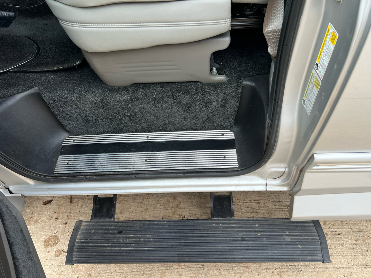 Used 2018 Chevrolet Express 2500 w/ Enhanced Convenience Package image 15