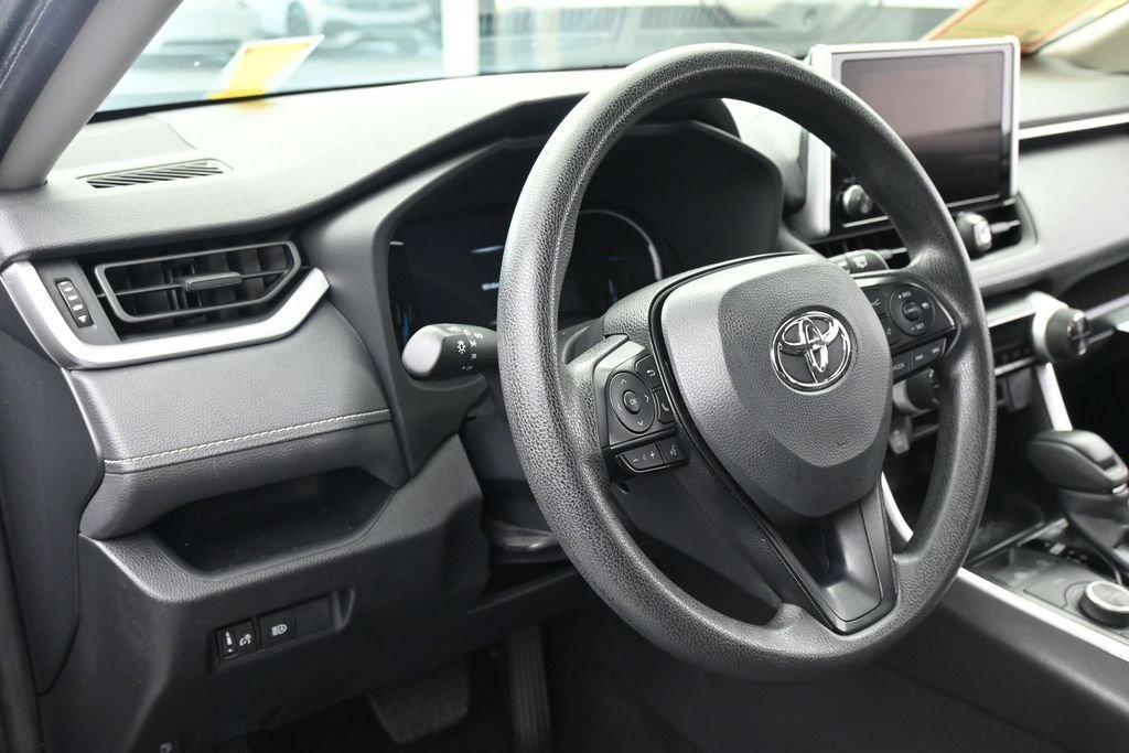 Used 2024 Toyota RAV4 LE AWD/4WD image 14