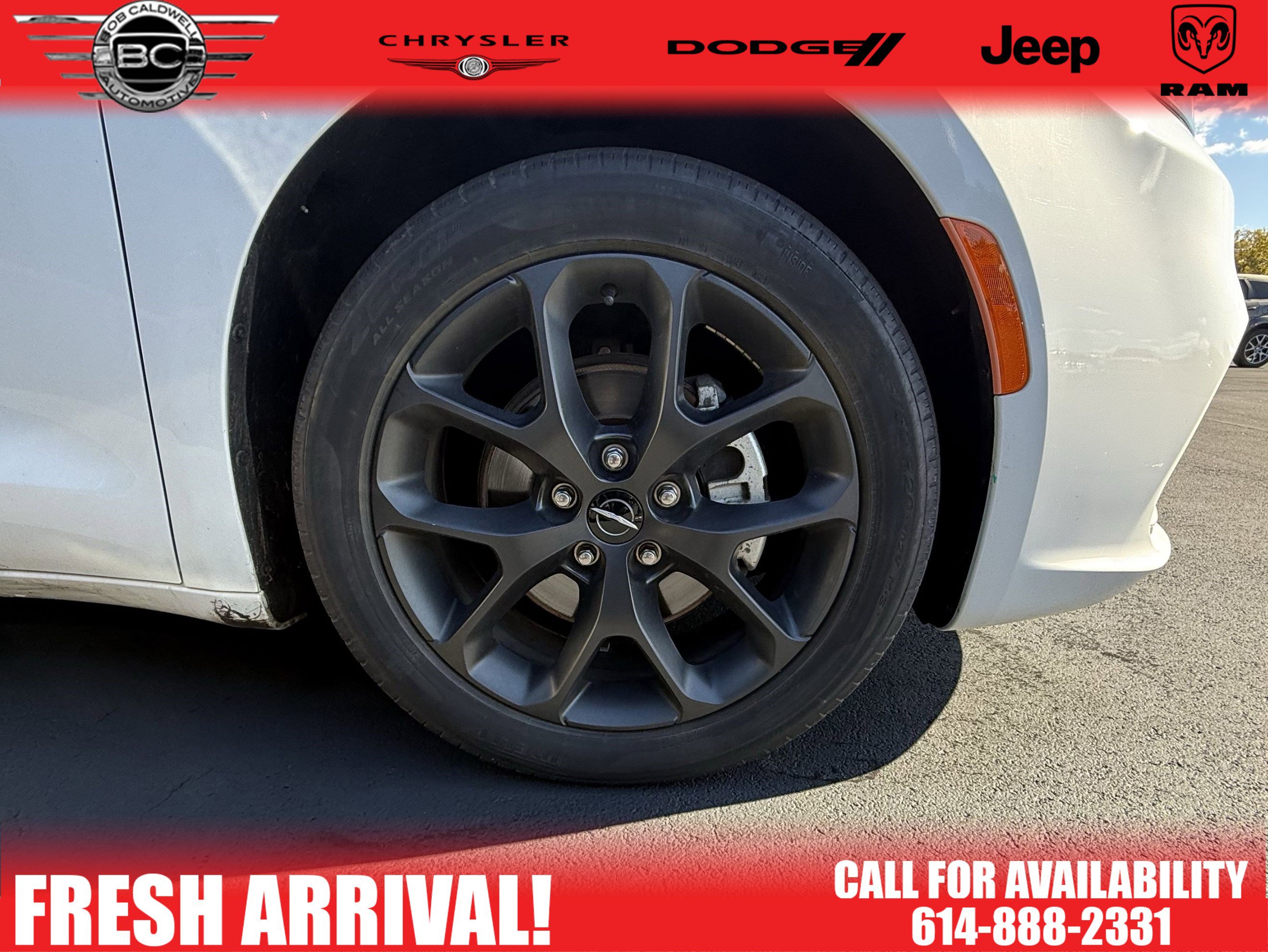 Used 2022 Chrysler Pacifica Touring-L w/ S Appearance Package image 9