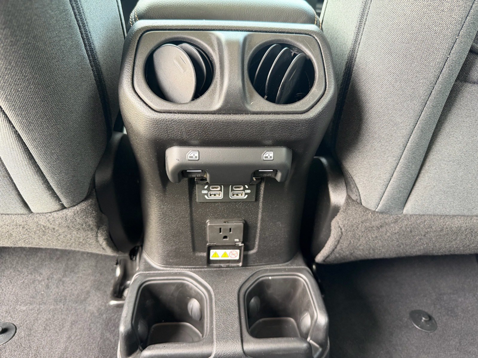 Used 2025 Jeep Wrangler Unlimited Sahara AWD/4WD image 13