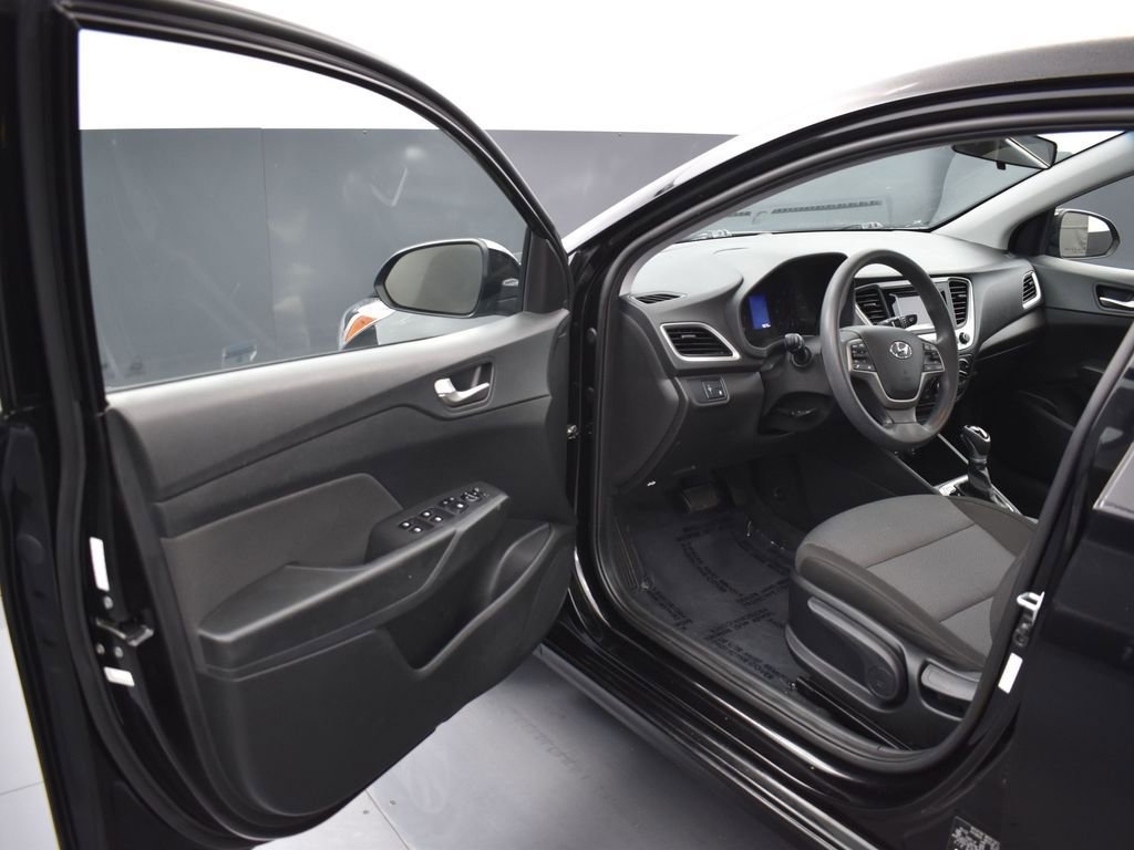 Used 2022 Hyundai Accent SE image 8