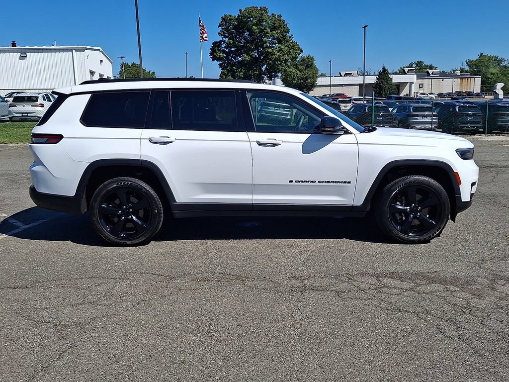Used 2023 Jeep Grand Cherokee L Laredo AWD/4WD image 10