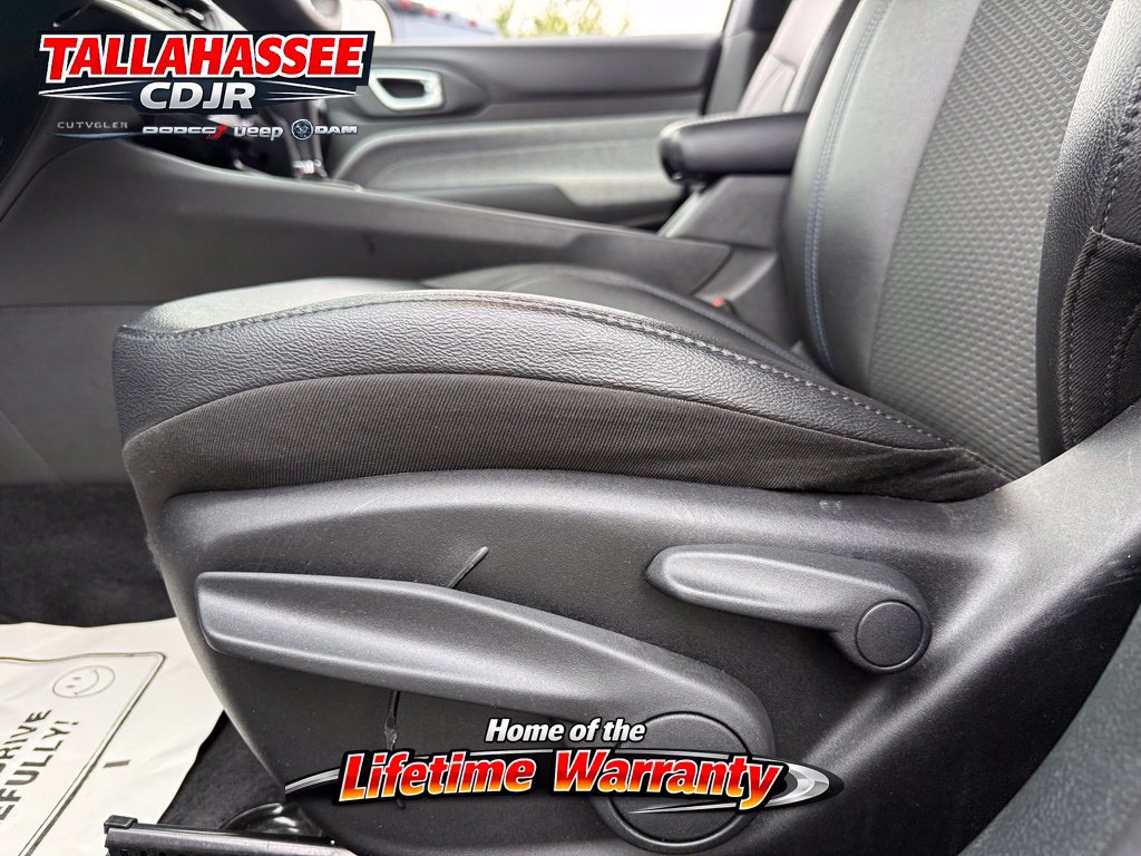 Used 2025 Jeep Compass Latitude AWD/4WD image 18