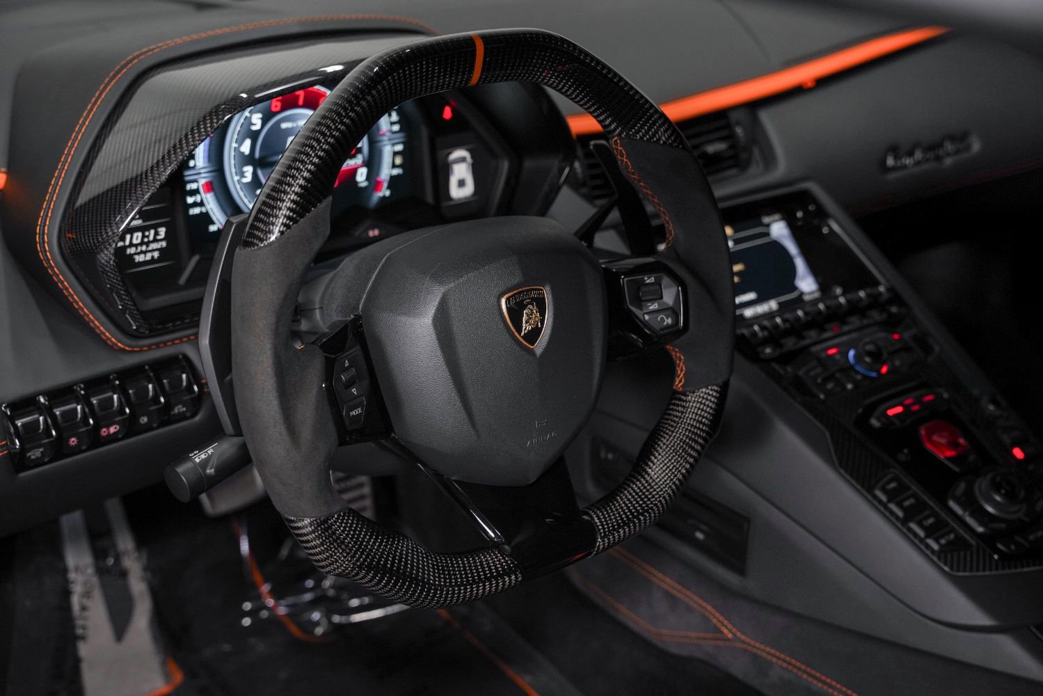 Used 2018 Lamborghini Aventador S image 39