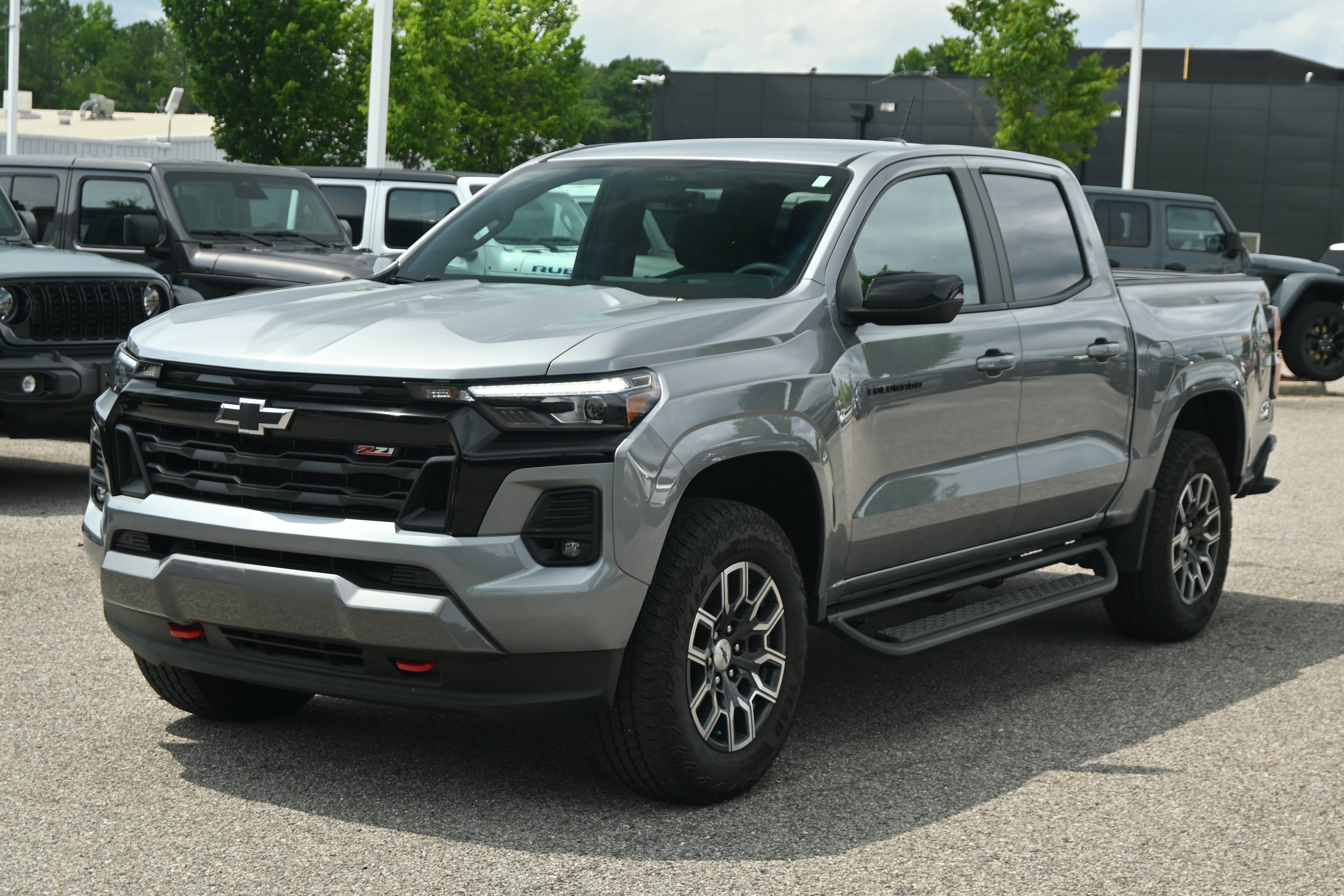 Used 2023 Chevrolet Colorado Z71 w/ Z71 Convenience Package 2 AWD/4WD image 5