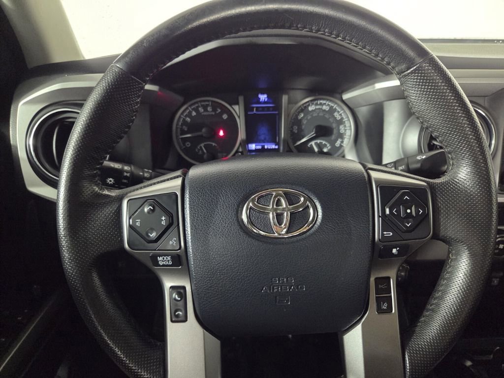 Used 2020 Toyota Tacoma SR5 RWD image 18