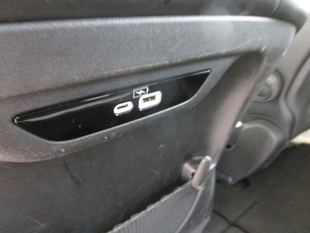 Used 2023 Chrysler Pacifica Limited FWD image 21