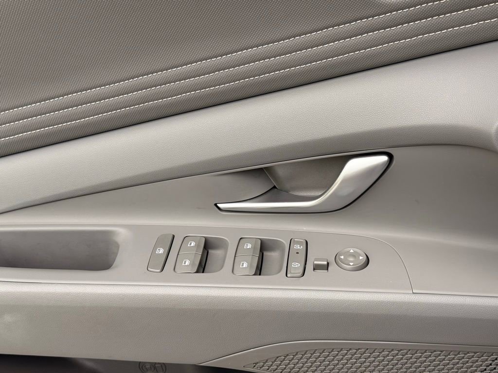 Used 2025 Hyundai Elantra Sport image 21