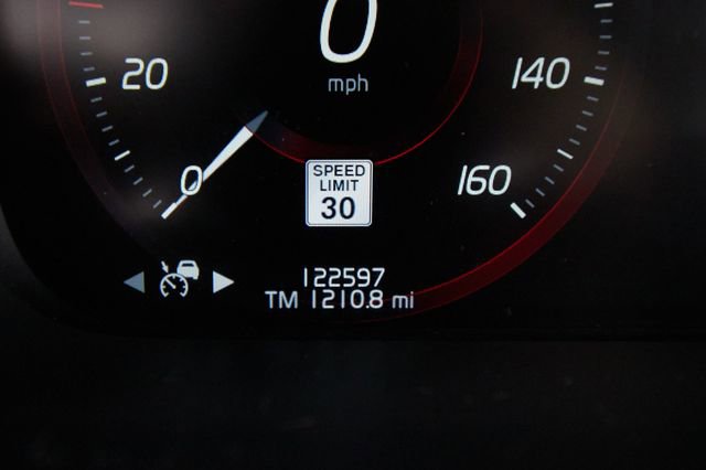 Used 2018 Volvo XC90 T6 Momentum w/ Convenience Package AWD/4WD image 6