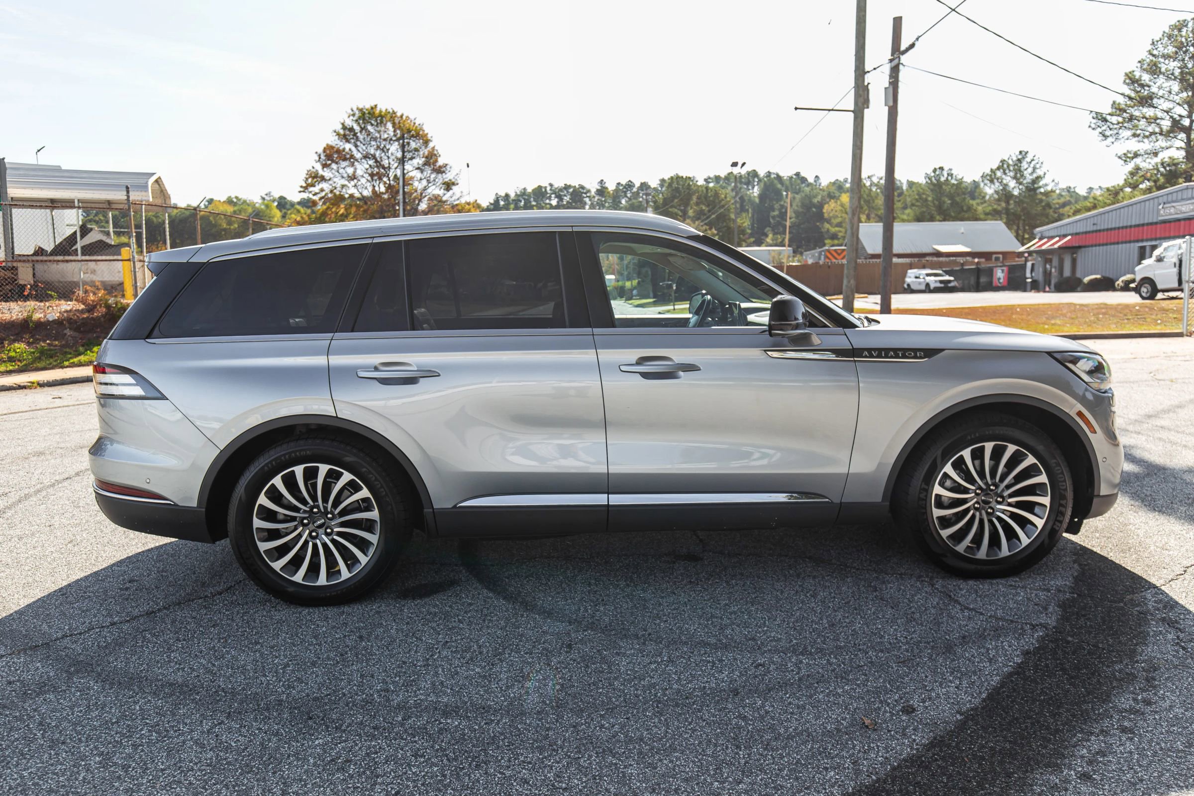 Used 2020 Lincoln Aviator Reserve w/ Equipment Group 201A image 11