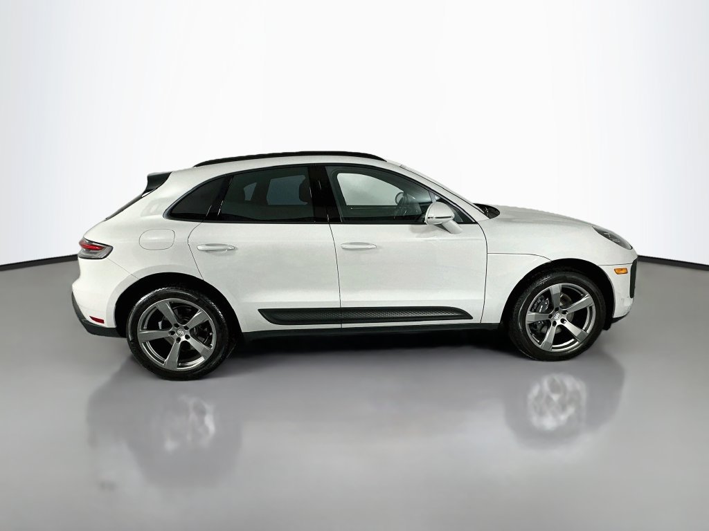 Certified 2023 Porsche Macan AWD/4WD image 8