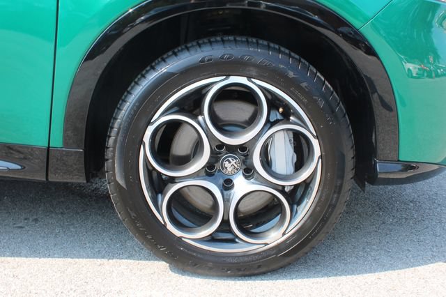 Used 2025 Alfa Romeo Tonale w/ Premium Package AWD/4WD image 38