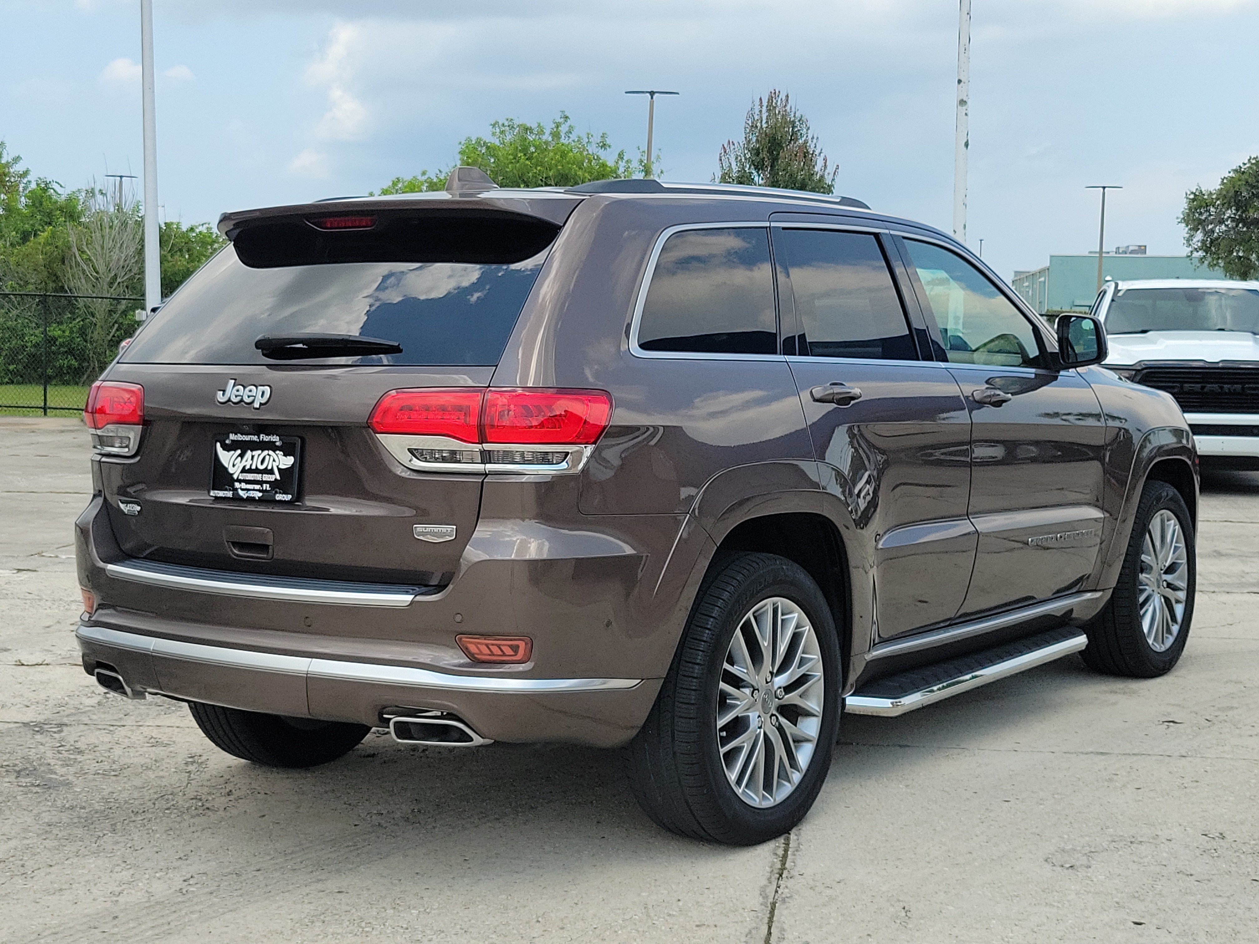 Used 2017 Jeep Grand Cherokee Summit w/ Platinum Series Group RWD image 4