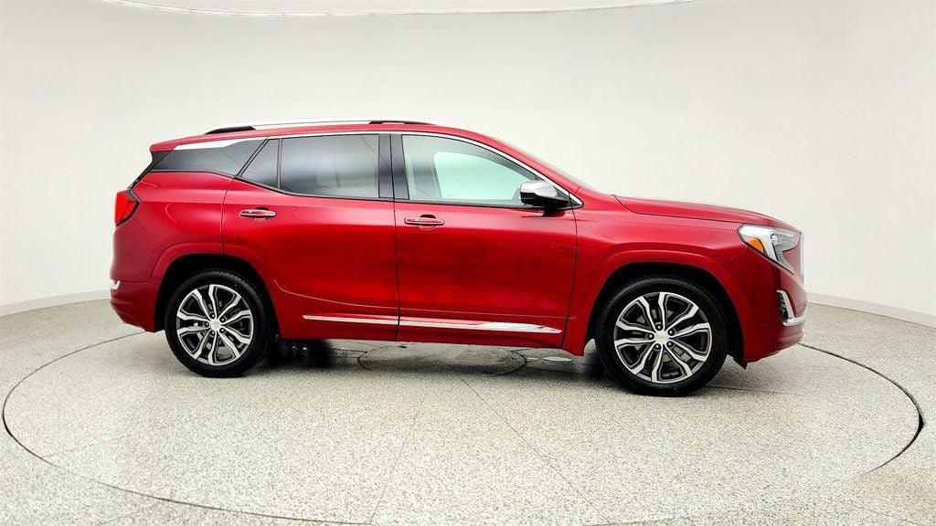 Used 2020 GMC Terrain Denali w/ Denali Premium Package FWD image 8