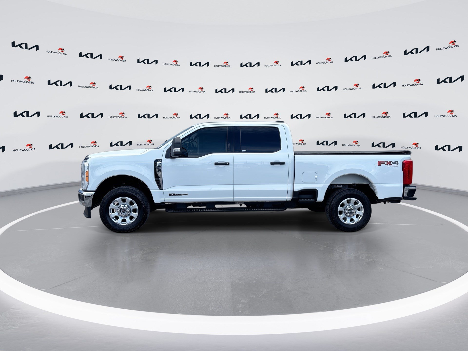 Used 2023 Ford F250 XLT w/ FX4 Off-Road Package AWD/4WD image 5