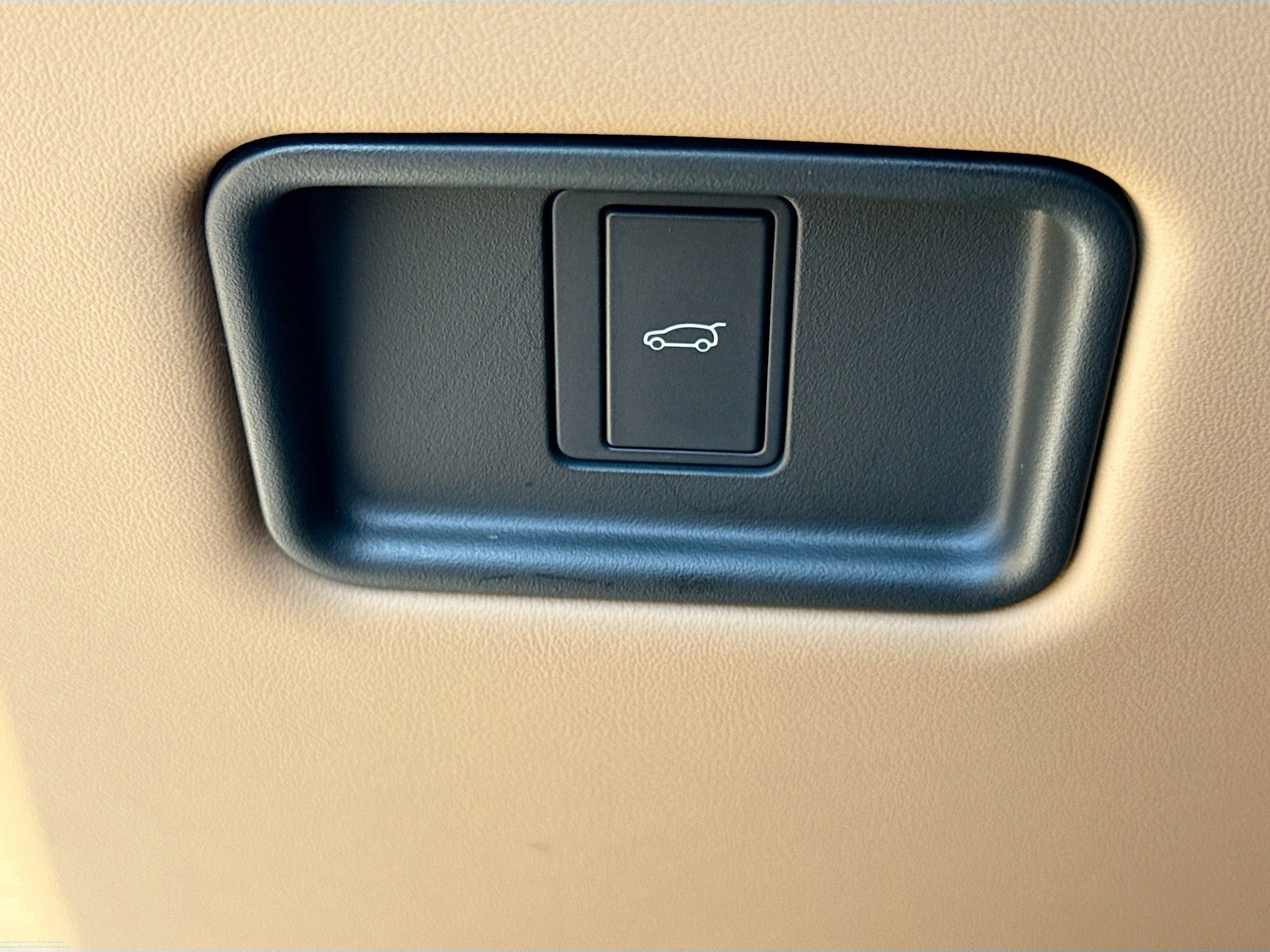 Used 2025 Land Rover Range Rover SE image 35