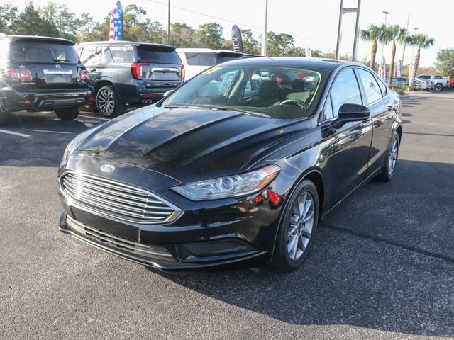 Used 2017 Ford Fusion SE FWD image 3