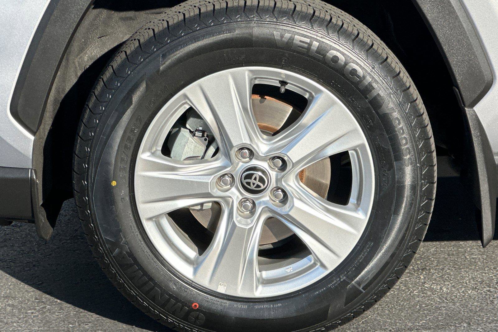 Used 2021 Toyota RAV4 XLE w/ Carpet Mat Package (TMS) image 25