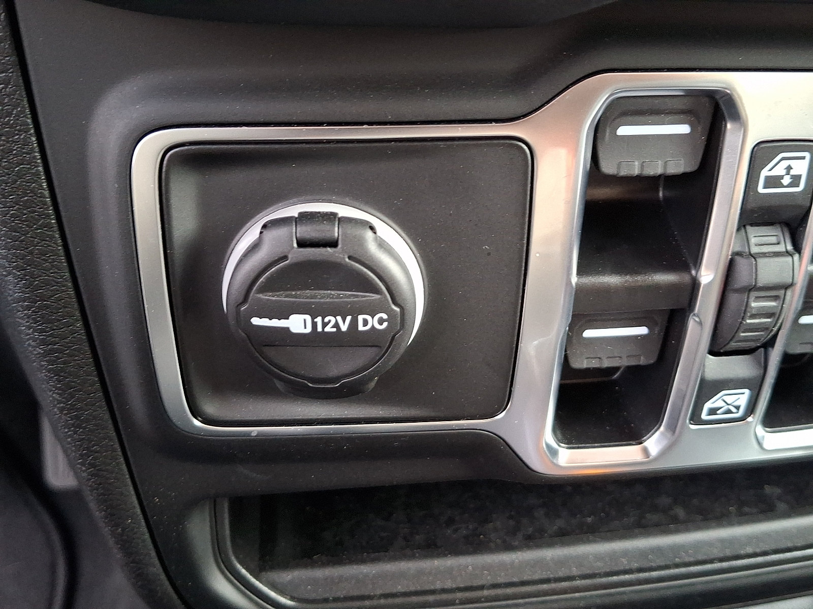 Used 2025 Jeep Gladiator Sport AWD/4WD image 23