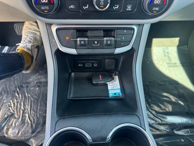 Used 2024 GMC Terrain SLT w/ Infotainment Package II image 23