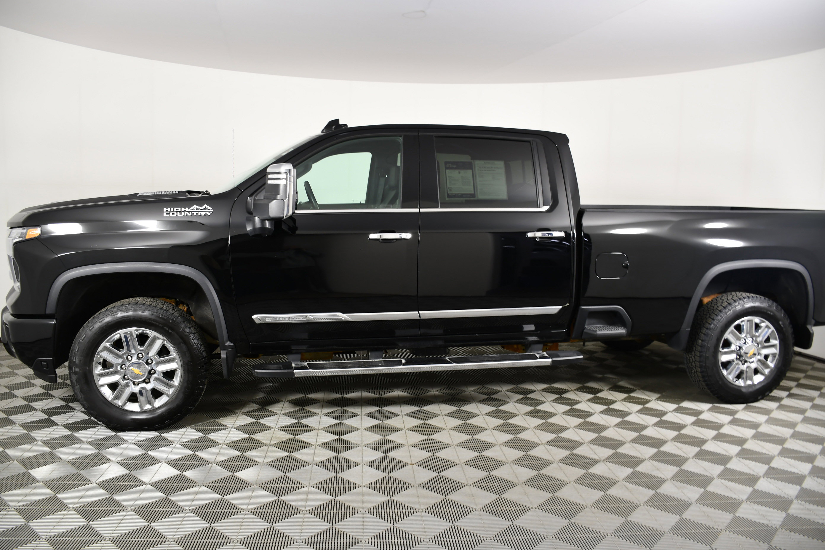 Used 2024 Chevrolet Silverado 3500 High Country w/ High Country Premium Package AWD/4WD image 9