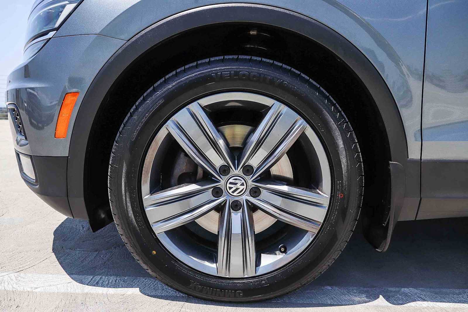 Used 2018 Volkswagen Tiguan SEL Premium FWD image 11