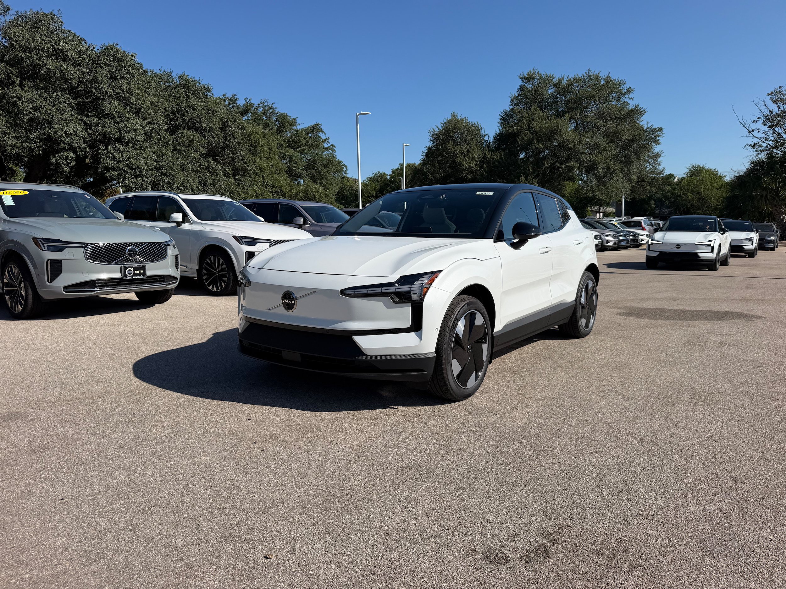New 2026 Volvo EX30 Ultra w/ Climate Package AWD/4WD image 2