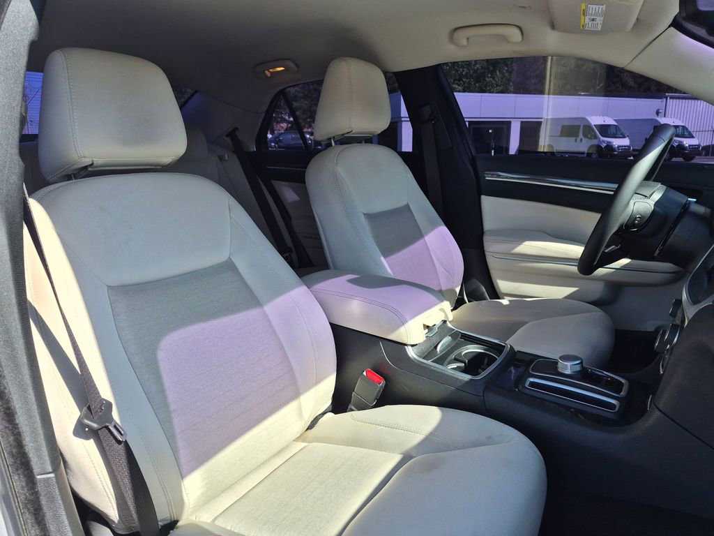 Used 2022 Chrysler 300 Touring w/ Sport Appearance Package image 30