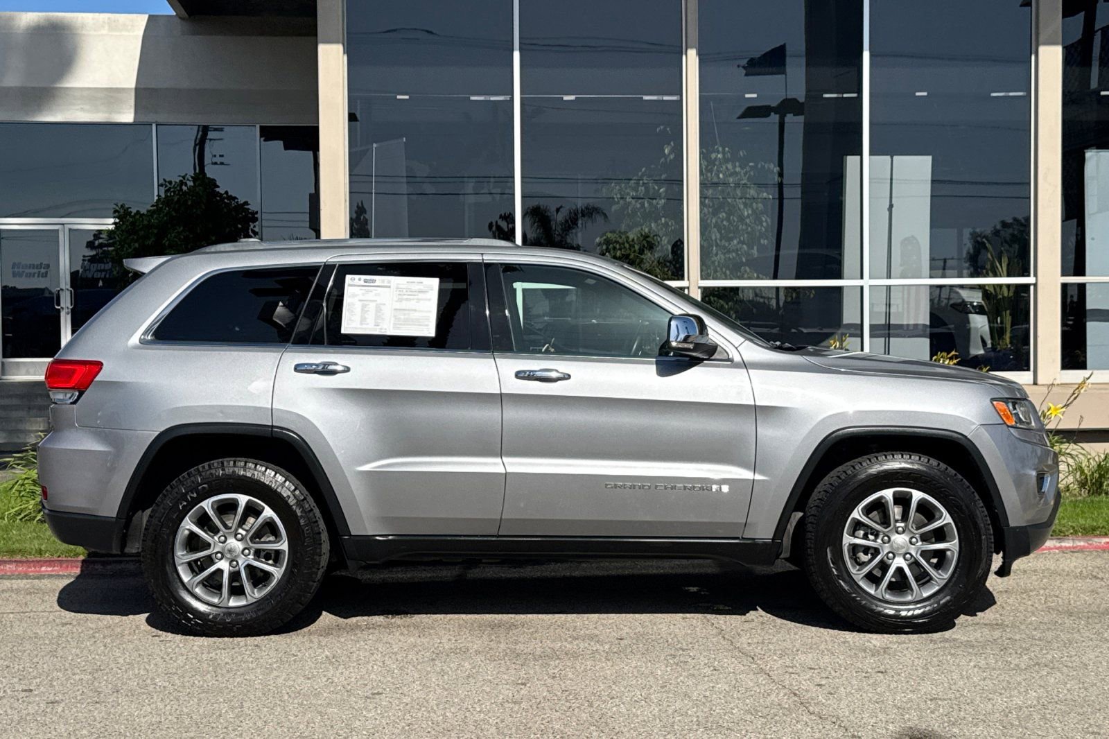 Used 2016 Jeep Grand Cherokee Limited RWD image 3