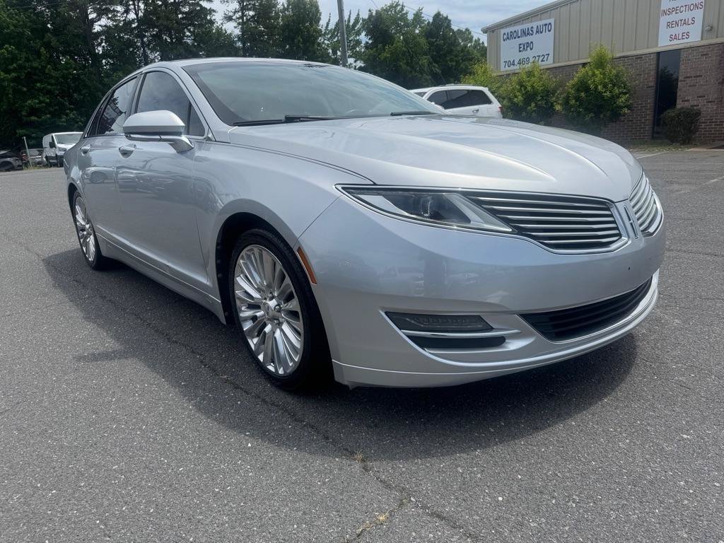 Used 2013 Lincoln MKZ FWD image 3