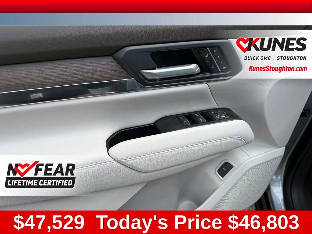New 2026 GMC Terrain Denali w/ LPO, Black Badging Package AWD/4WD image 22