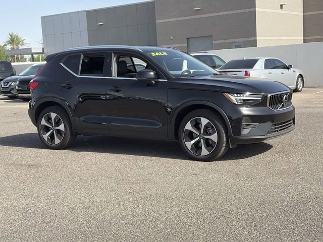 Certified 2025 Volvo XC40 B5 Plus w/ Protection Package Premier AWD/4WD image 4