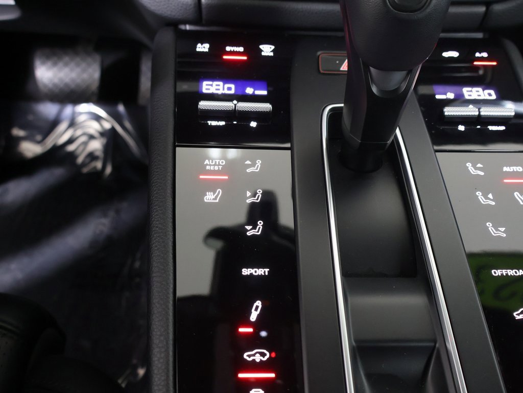 Used 2023 Porsche Macan S image 4