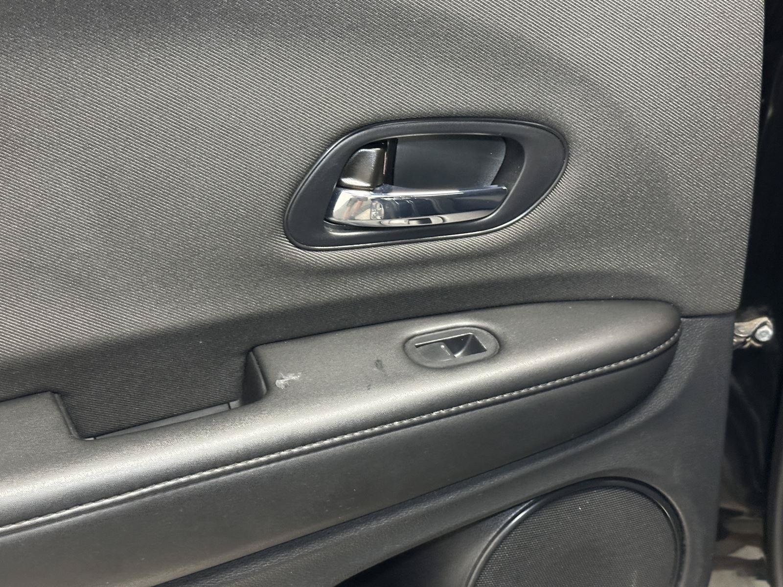 Certified 2022 Honda HR-V LX image 30