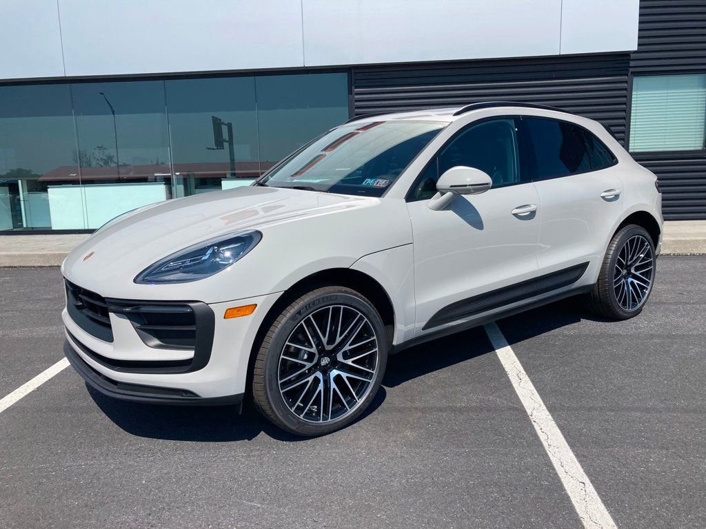 Certified 2025 Porsche Macan video 2