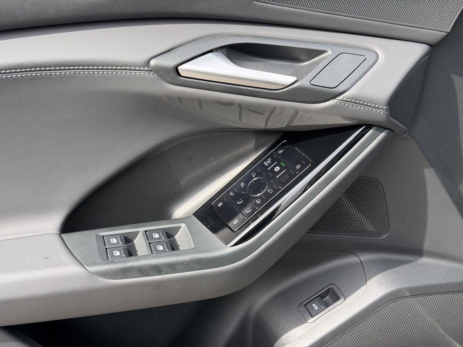 Used 2025 Audi Q6 e-tron Premium Plus w/ Premium Plus image 10