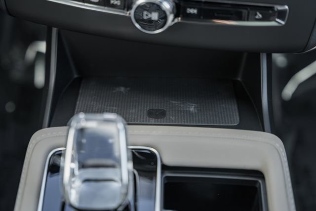 New 2026 Volvo XC90 T8 Plus w/ Protection Package Premier image 24