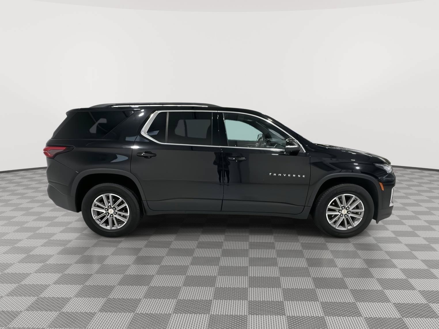 Used 2022 Chevrolet Traverse LT w/ LPO, Floor Liner Package AWD/4WD image 6