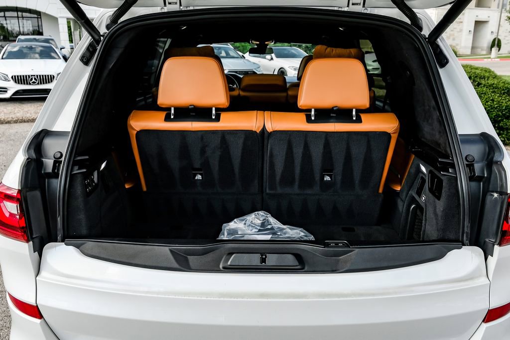 Used 2021 BMW X7 M50i w/ Executive Package image 64