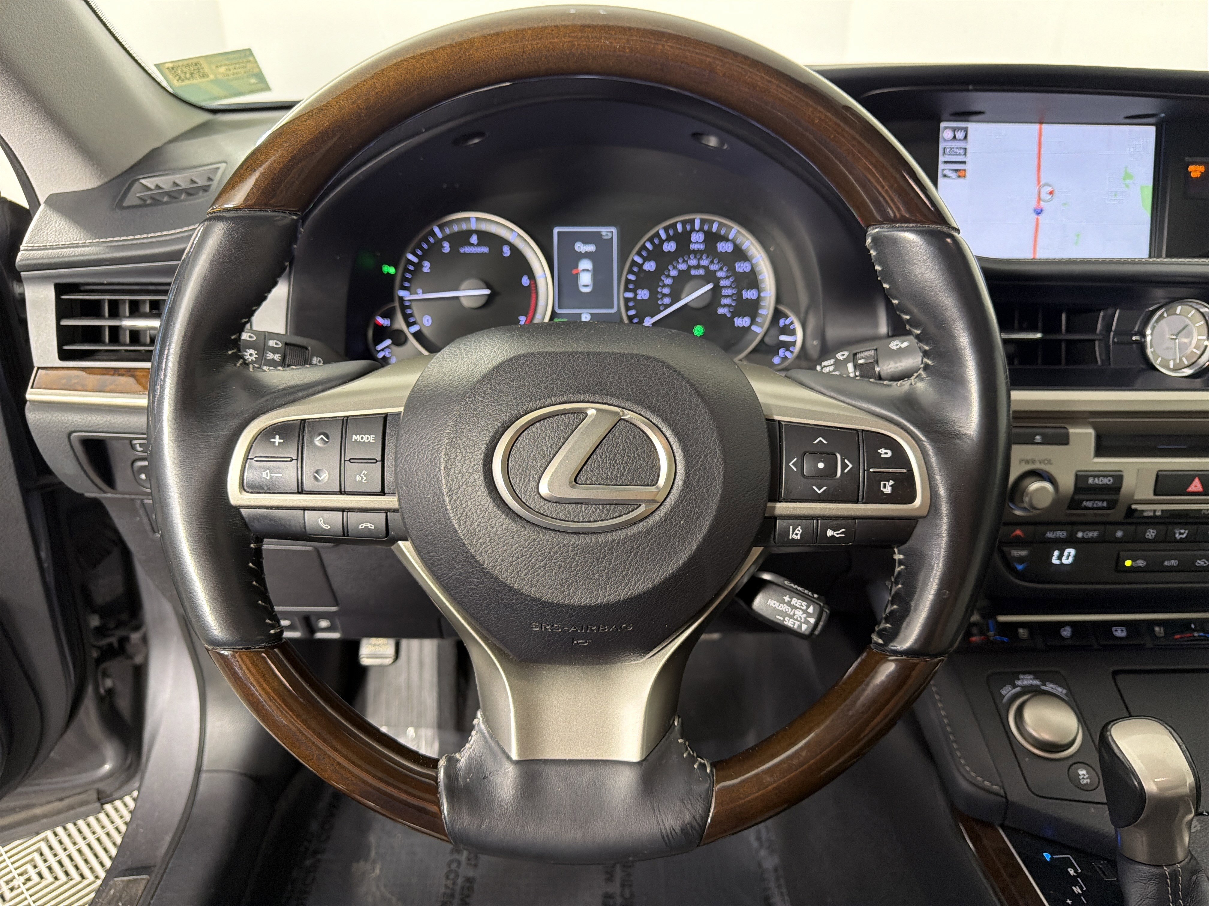 Used 2018 Lexus ES 350 w/ Luxury Package w/Wood Trim image 15